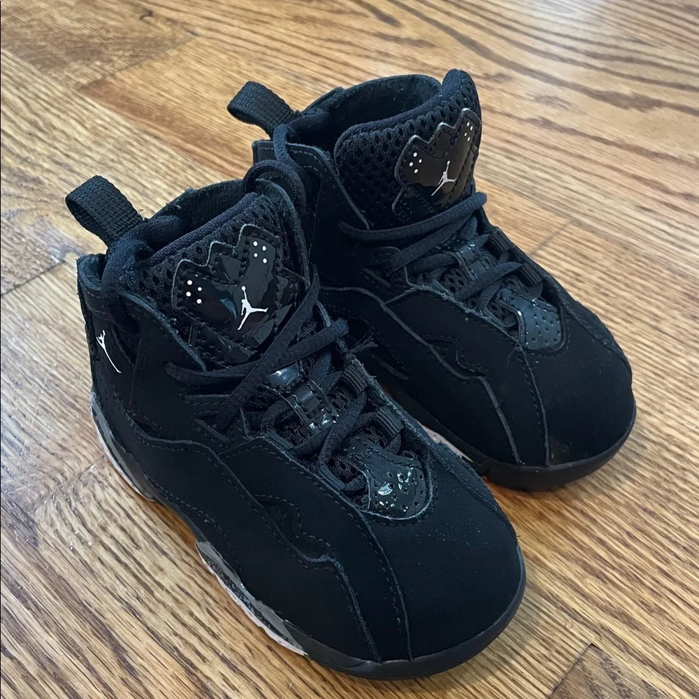 Kid’s Jordan True Flight Sneakers/Shoes. Size 7C. Like New Condition.